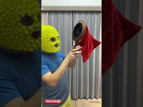 Photographer Reveals Enigmatic World of Magicians’ Gimmicks